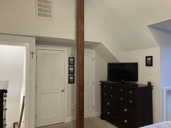 Building Photo - "Stylish 2-Bed 2-level Condo with Granite ...