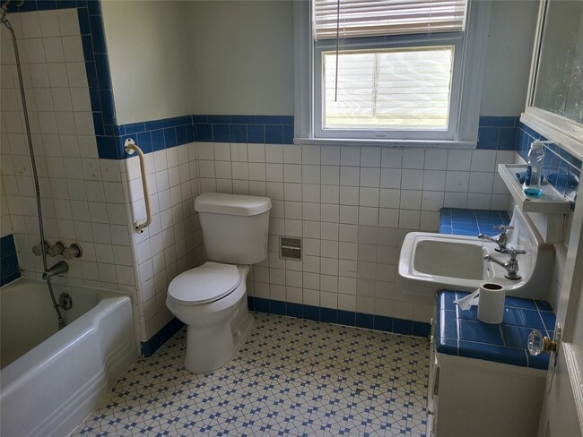 Building Photo - 4921 Alamo Dr