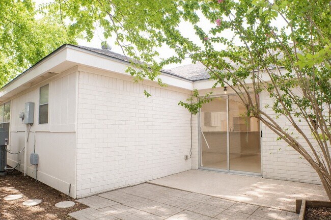 Building Photo - 11118 High Star Dr