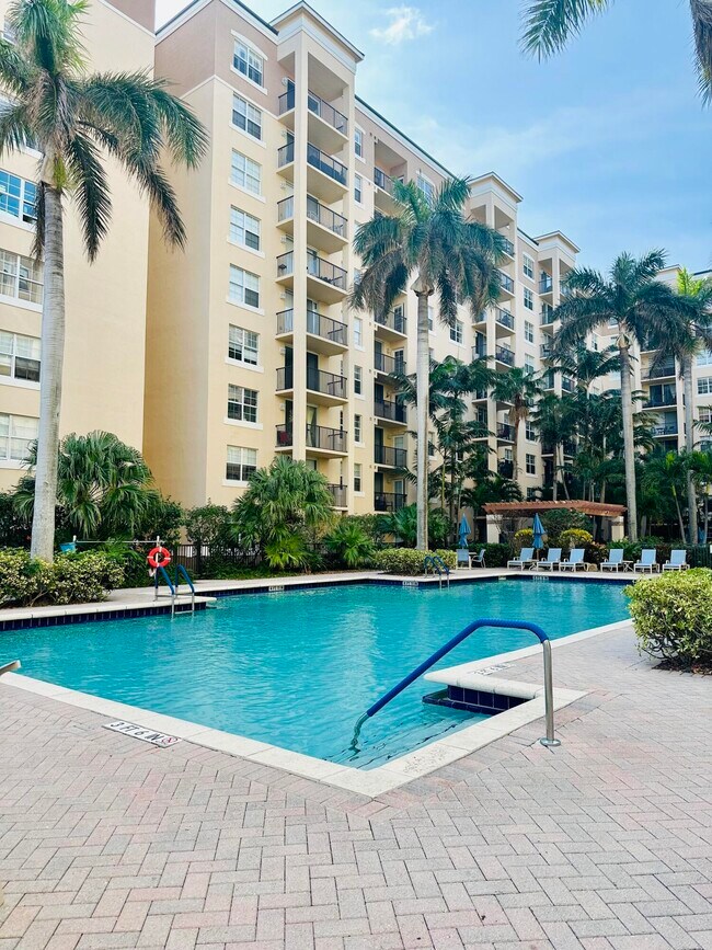 Building Photo - 1801 N Flagler Dr