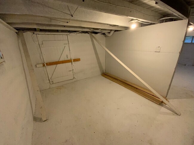 Building Photo - 3 Bedroom House for Rent