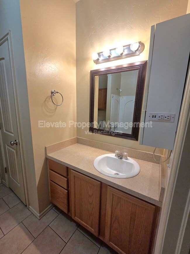 Building Photo - 922 West Prairie Wind Way