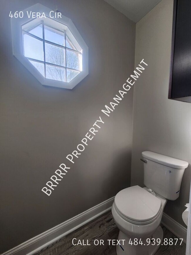 Building Photo - 460 Vera Cir