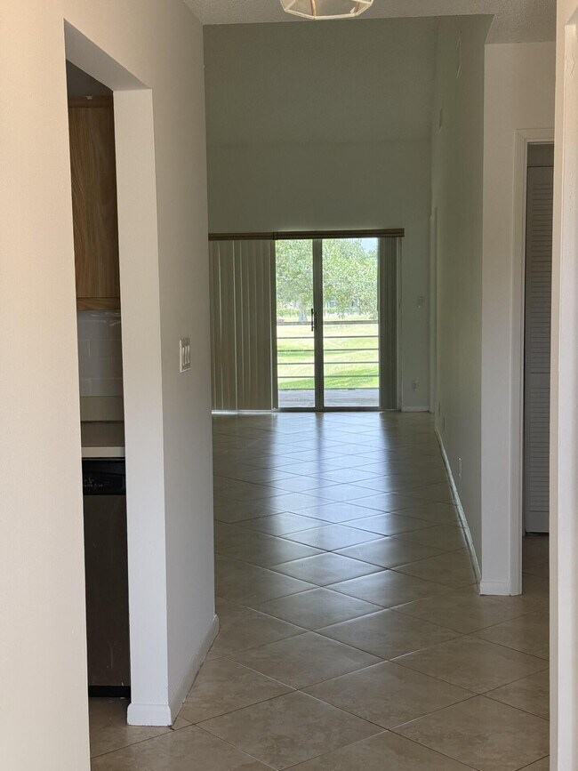 Building Photo - 8798 Holly Ct