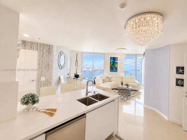 Building Photo - 300 S Biscayne Blvd