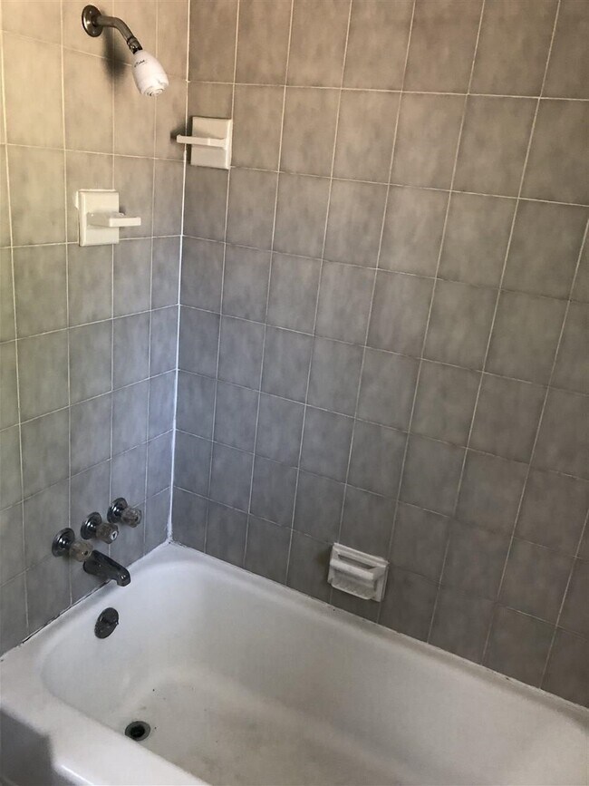 Building Photo - 2404 Surrey St