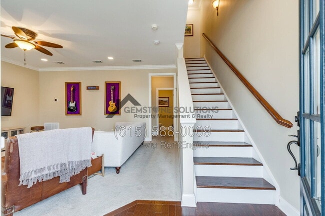 Building Photo - 1337 Moher Blvd