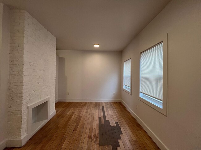 Building Photo - 42 Thorne St