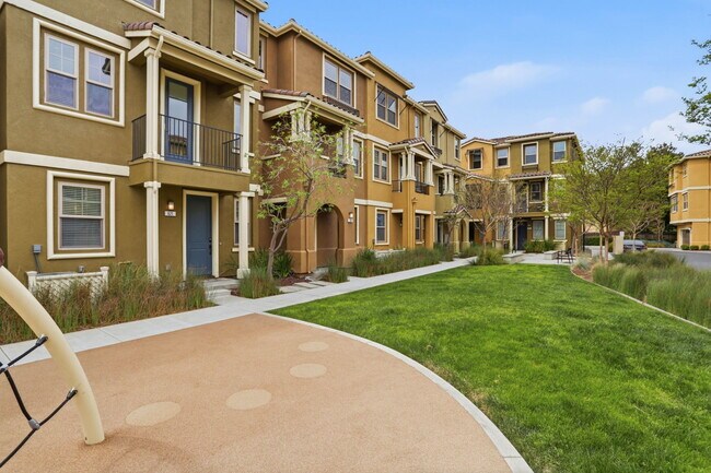 Building Photo - 621 Cinnamon Cir