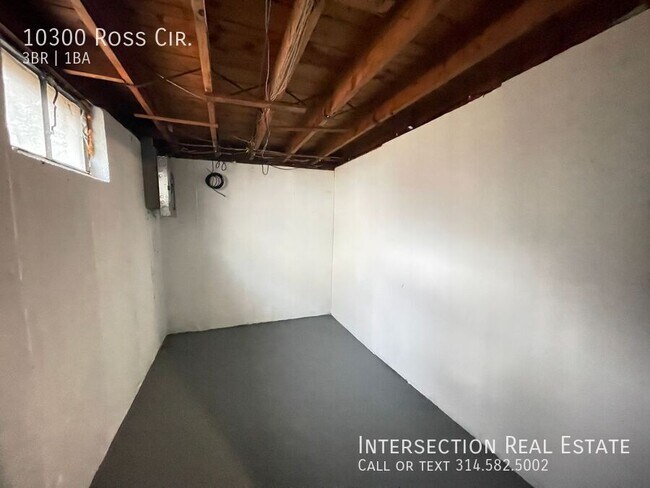 Building Photo - 10300 Ross Cir