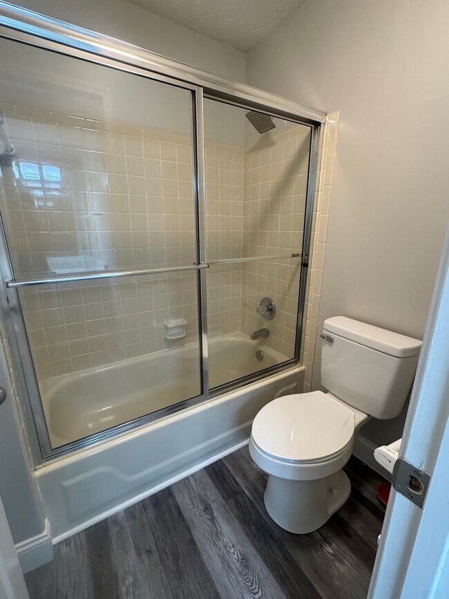 Building Photo - Arrowhead One Level