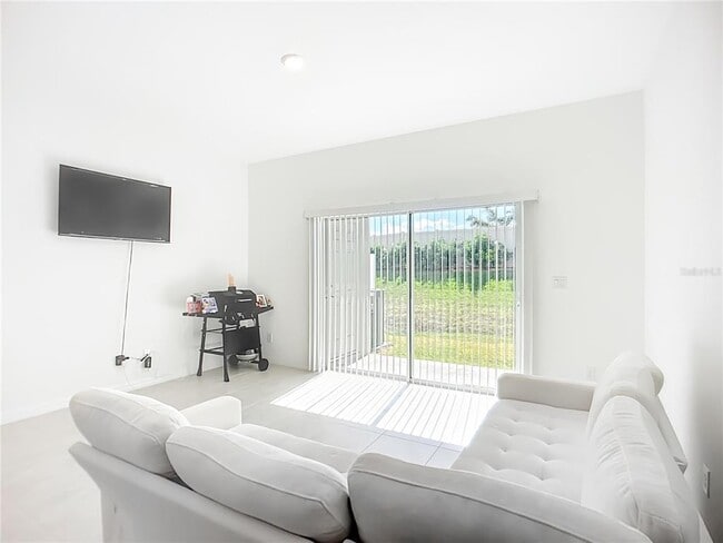 Building Photo - 16642 San Nicola Pl