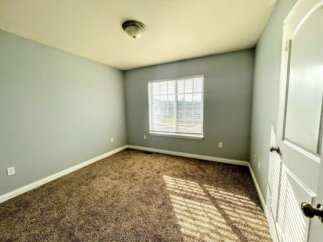 Building Photo - Home near FLW!