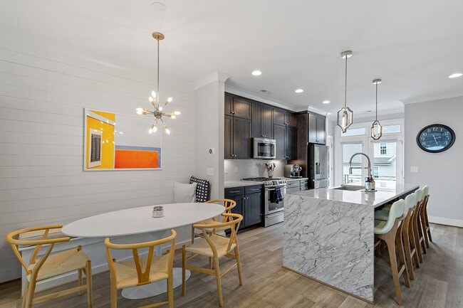 Building Photo - Stunning 3BD, 3.5BA Raleigh Townhome on a ...
