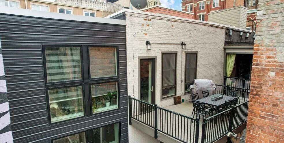 Building Photo - 808 Elm St