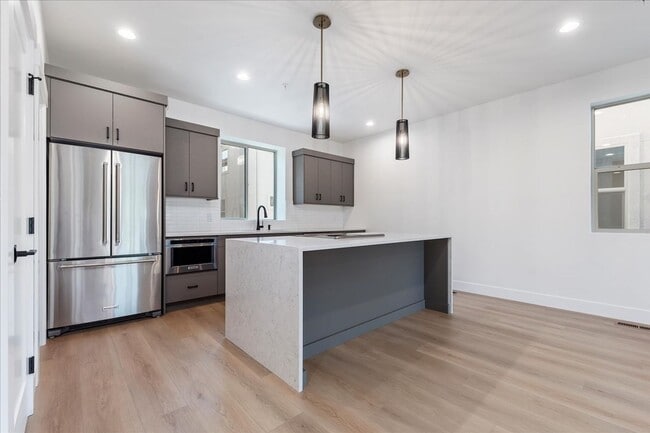 Building Photo - BRAND NEW 3 bed 3.5 bath townhouse