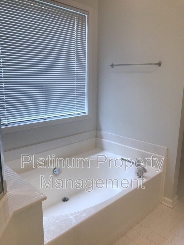 Building Photo - 1020 Twin Brook Ct NW