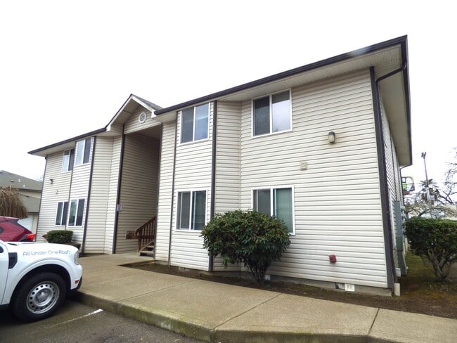 Building Photo - 3140 Evergreen Ave NE