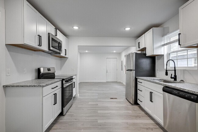 Building Photo - 2123 S Porter Ave