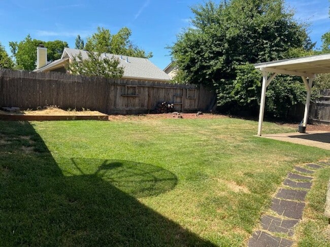 Building Photo - Two-story Style Home Located in Charming N...