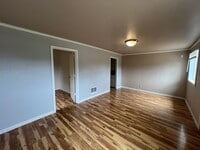 Building Photo - 4 Bedroom, 1 Bath Home with Washer & Dryer
