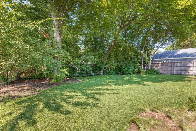 Building Photo - 2704 Ryan Pl Dr