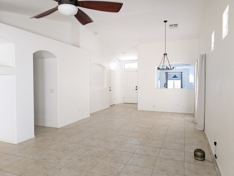 Building Photo - 4746 E Woburn Ln
