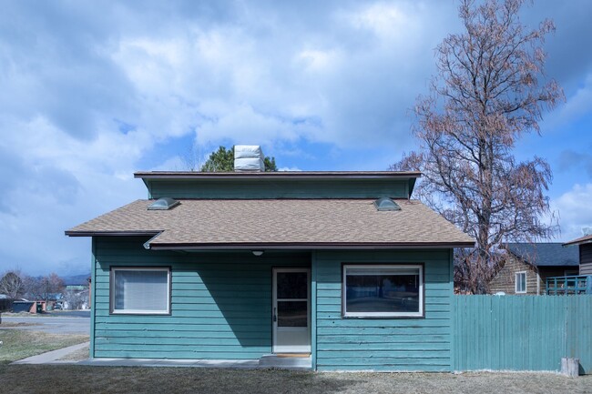 Building Photo - Single Family Home for Rent in Rifle