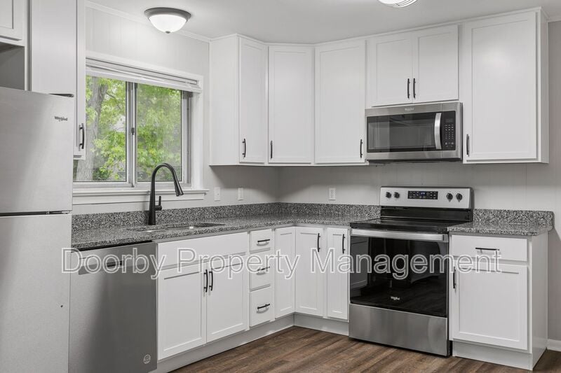 Building Photo - 1945 Barrett Dr