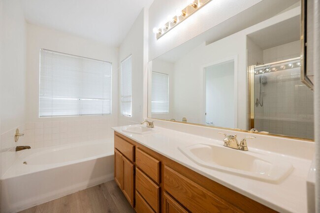 Building Photo - Honey, I’m Home! This Lovely 3 Bedroom, Two-Story Home Is Located In Summerlin.