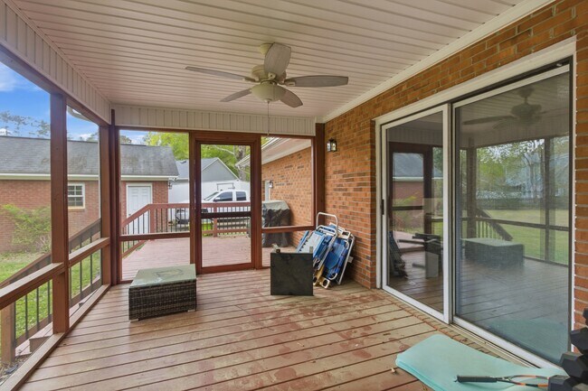 Building Photo - 601 Winged Foot Ct