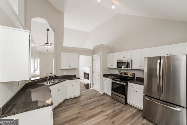 Building Photo - 5725 Newnan Cir