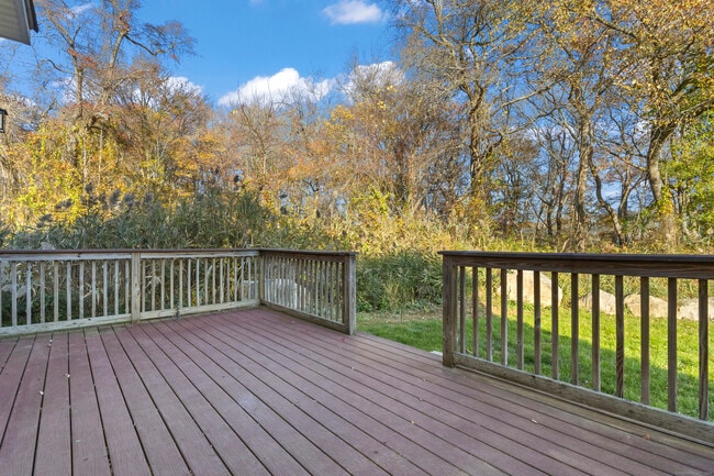 Building Photo - 5 Two Mile Hill Rd