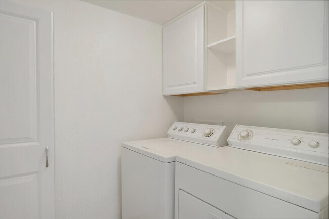 Building Photo - 14120 E Temple Dr