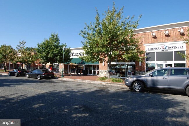 Building Photo - 13950 Estuary Dr