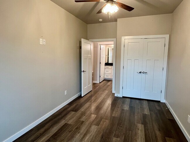 Building Photo - Beautiful 2 Bed 2 Bath!