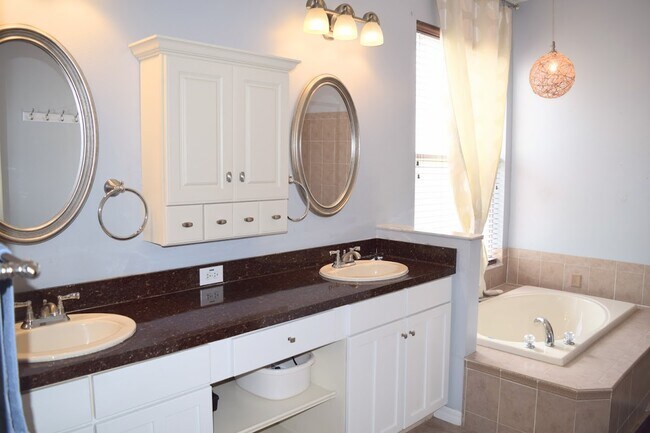 Building Photo - 7803 Blue Spring Dr