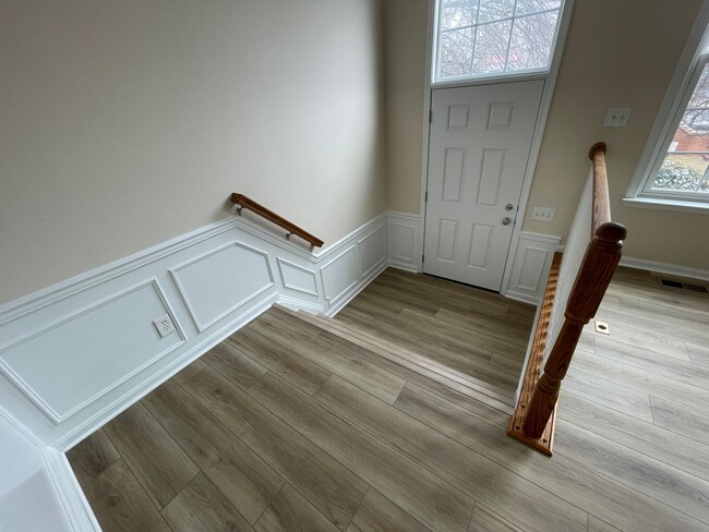 Building Photo - Elegant And Spacious 3 Bed 3.5 Bath Townhome In Vibrant Loudon Parkway Center