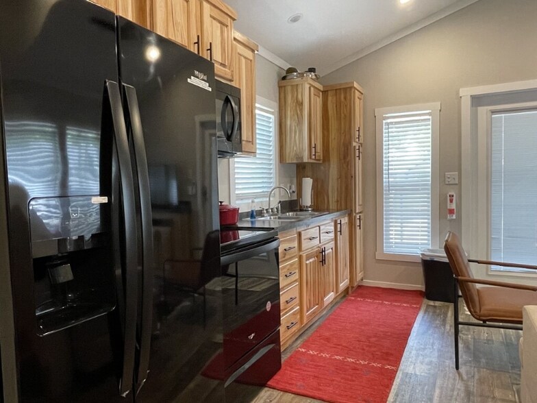 Building Photo - 6801 Fm 1616