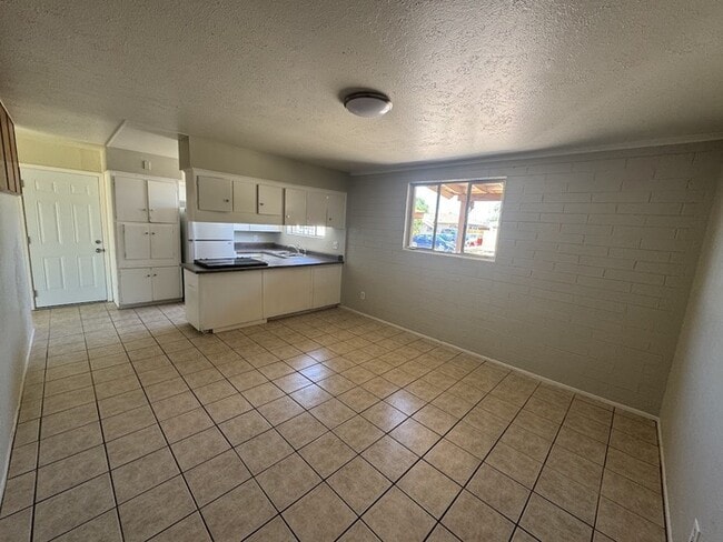 Building Photo - Maryvale 4 Bedroom