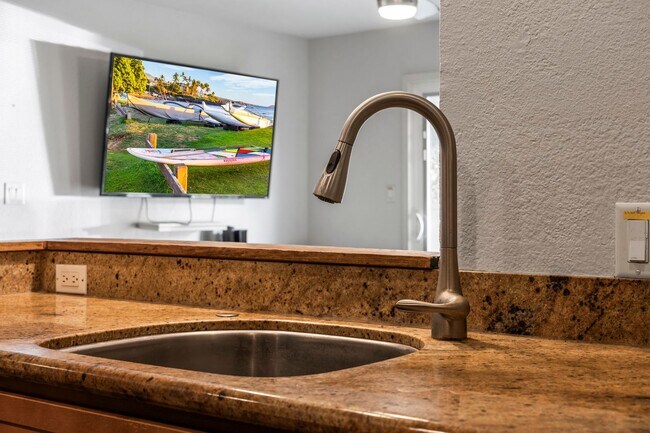 Building Photo - Beautifully Renovated Ground-Floor 2BR/1.5BA Condo in Kihei Villages – Furnished w/ 2 Parking Spaces