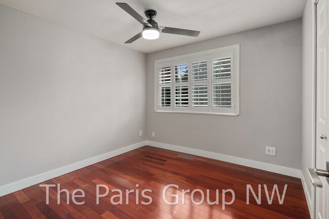 Building Photo - Gorgeous Fairwood Greens 4BR *A/C, Upgrade...