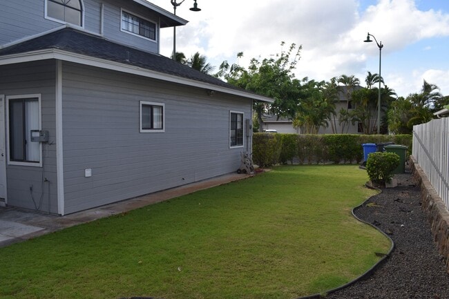 Building Photo - 3/2.5 West Loch Estates Single Family Home