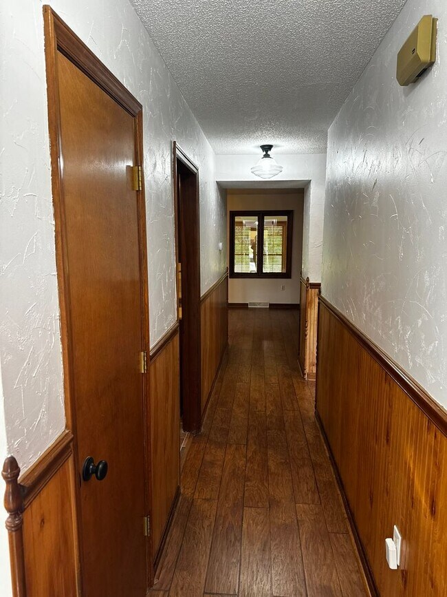 Building Photo - 1175 Pebble Dr