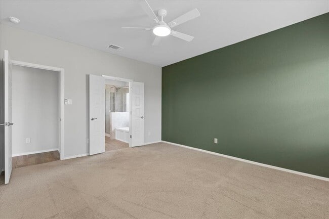Building Photo - 261 Hortus Dr