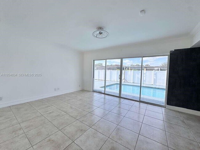 Building Photo - 19410 NE 19th Ave