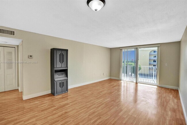 Building Photo - 7000 NW 186th St