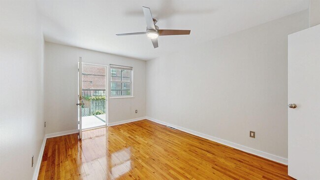 Building Photo - 273 W 254th St