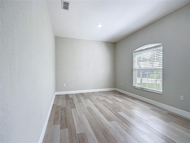 Building Photo - 550 Reddicks Cir