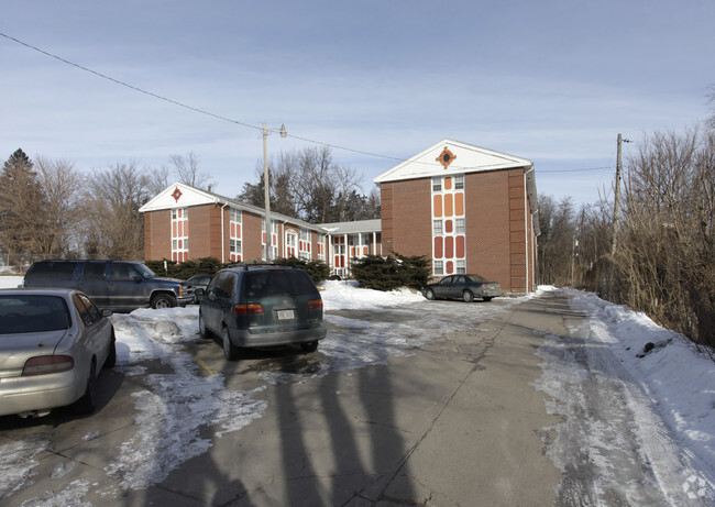 Building Photo - Colonial Court Apartments